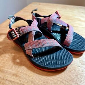 Girl’s Chacos Size 3